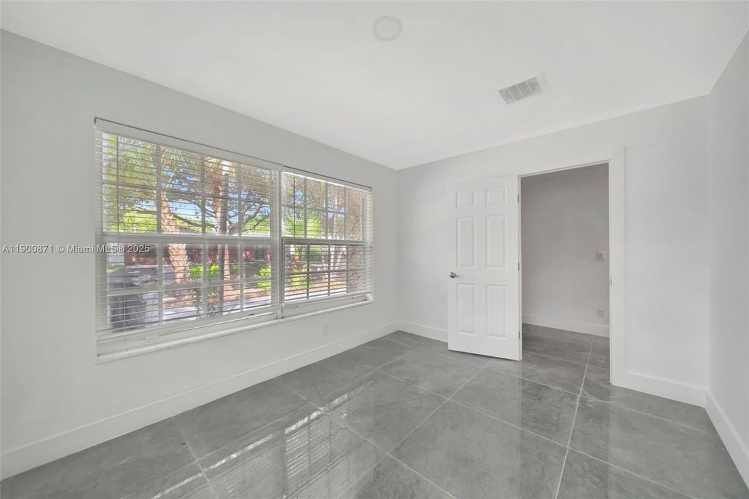 For Rent: $5,990 (5 beds, 2 baths, 2270 Square Feet)