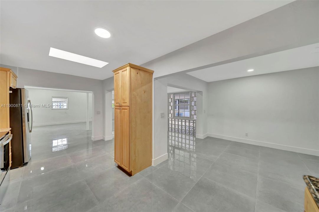 For Rent: $5,990 (5 beds, 2 baths, 2270 Square Feet)