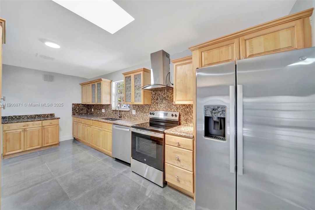 For Rent: $5,990 (5 beds, 2 baths, 2270 Square Feet)