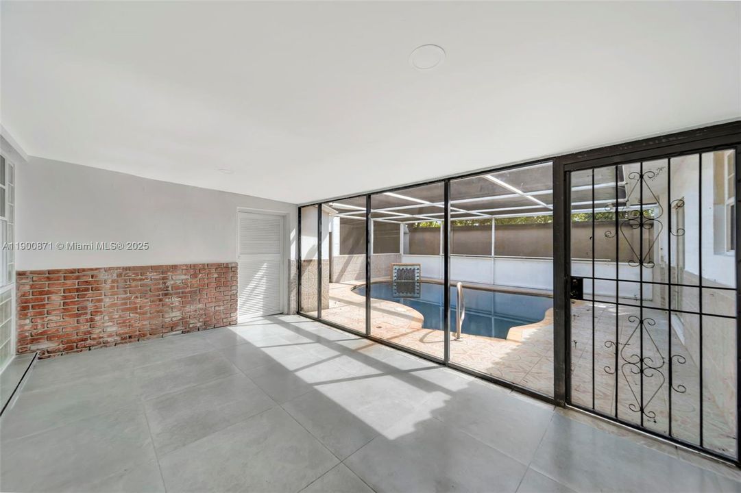 For Rent: $5,990 (5 beds, 2 baths, 2270 Square Feet)