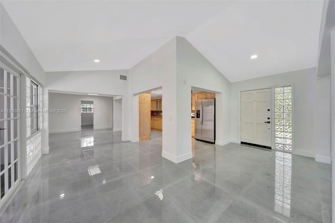 For Rent: $5,990 (5 beds, 2 baths, 2270 Square Feet)