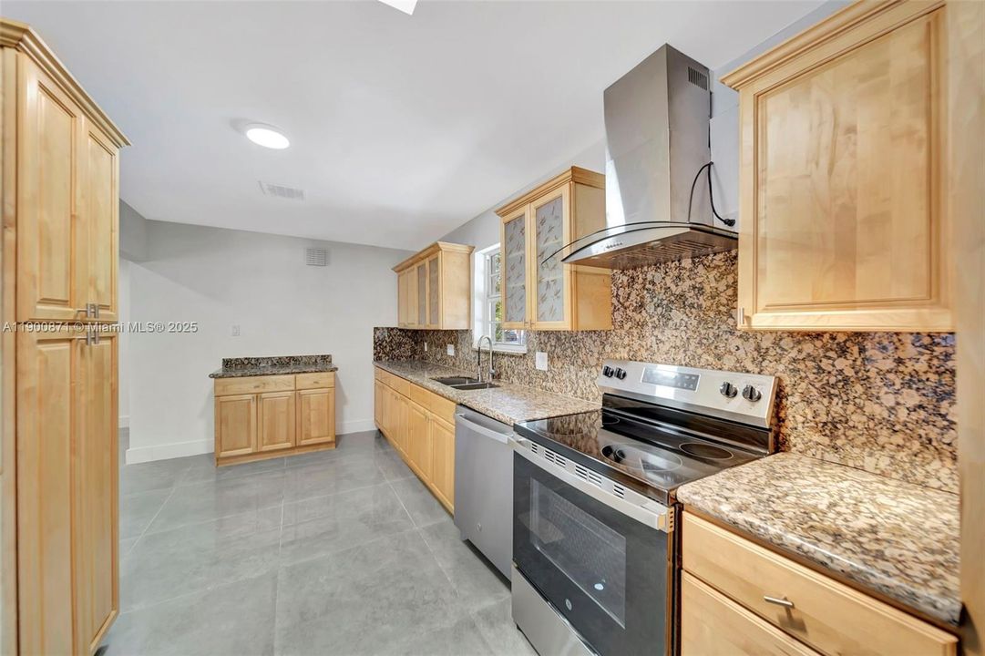 For Rent: $5,990 (5 beds, 2 baths, 2270 Square Feet)