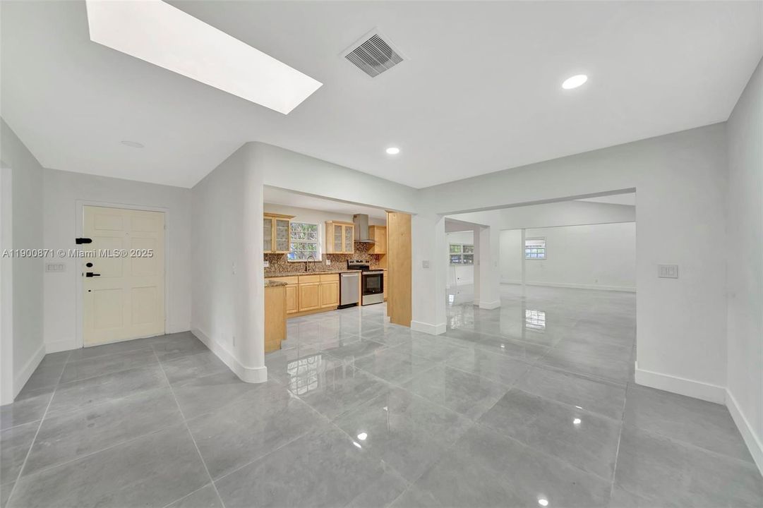 For Rent: $5,990 (5 beds, 2 baths, 2270 Square Feet)