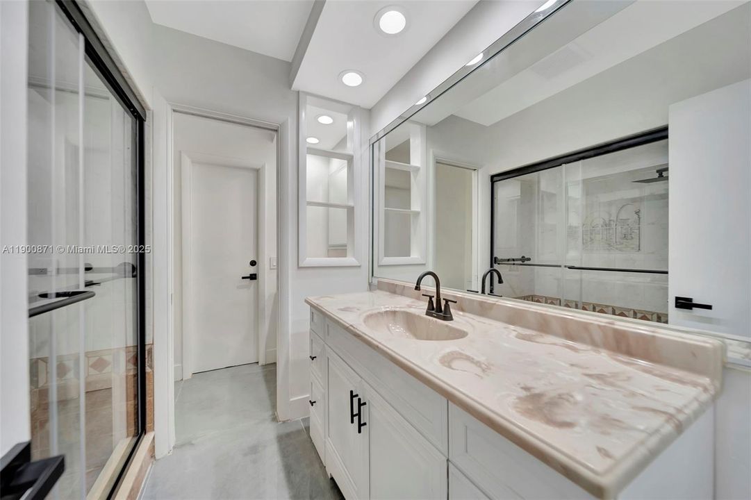 For Rent: $5,990 (5 beds, 2 baths, 2270 Square Feet)