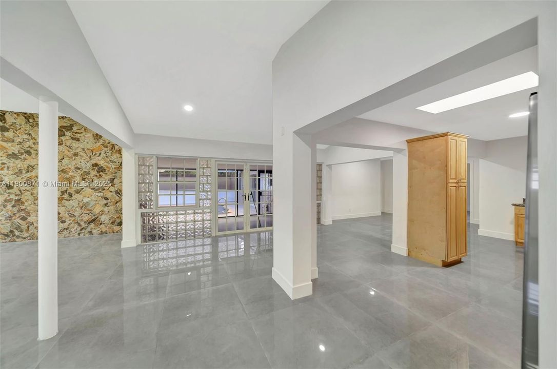 For Rent: $5,990 (5 beds, 2 baths, 2270 Square Feet)