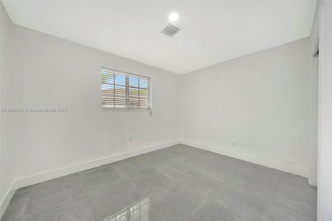 For Rent: $5,990 (5 beds, 2 baths, 2270 Square Feet)