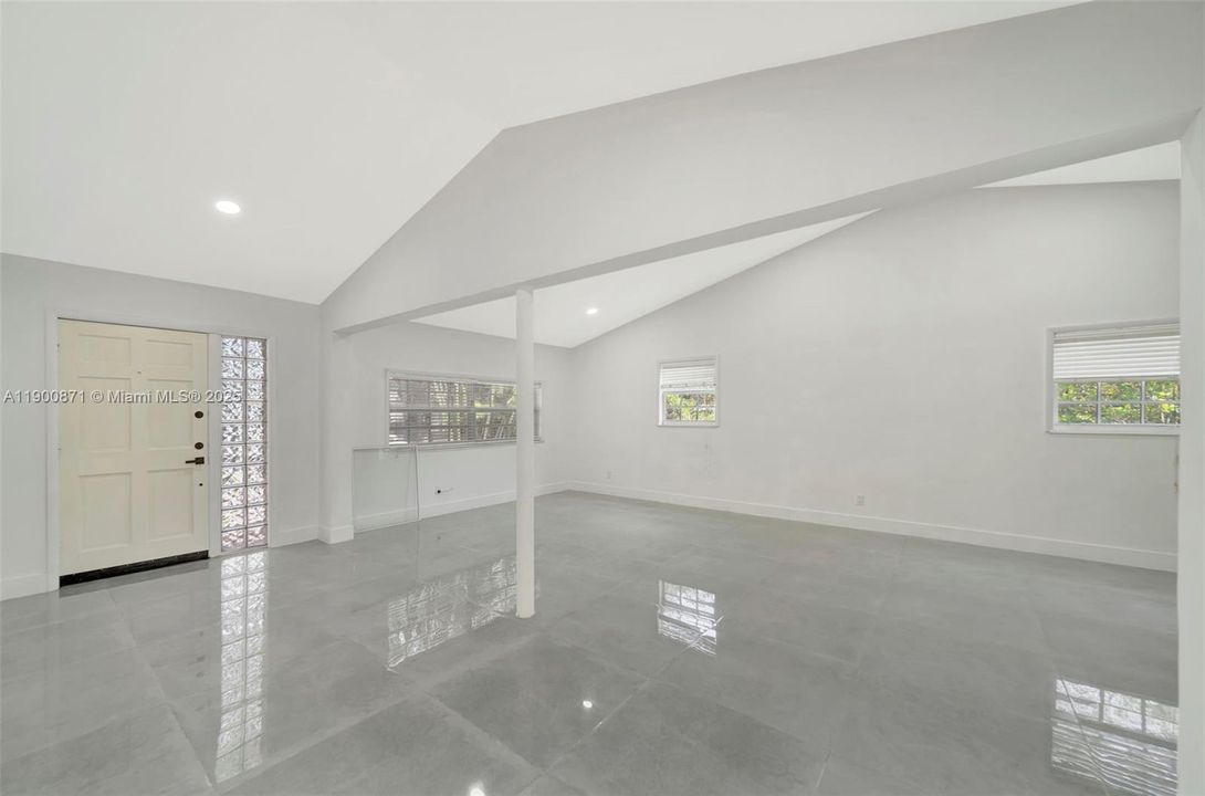 For Rent: $5,990 (5 beds, 2 baths, 2270 Square Feet)