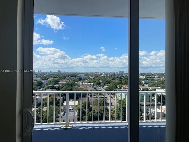 Active With Contract: $1,795 (1 beds, 1 baths, 600 Square Feet)