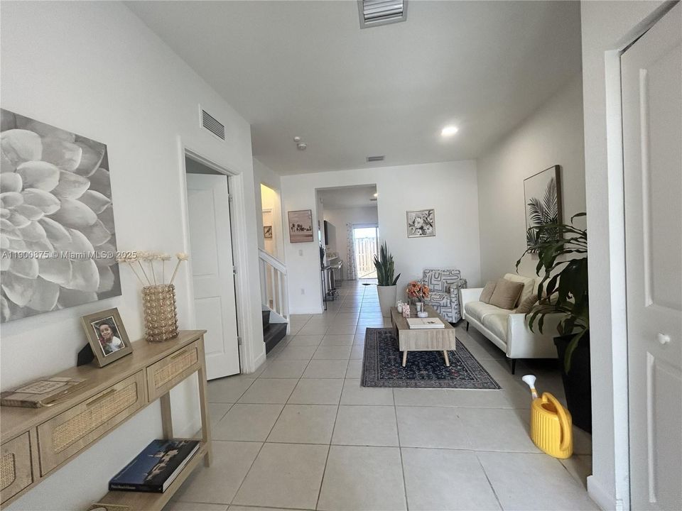 出租: $2,400 (4 贝兹, 2 浴室, 1612 平方英尺)