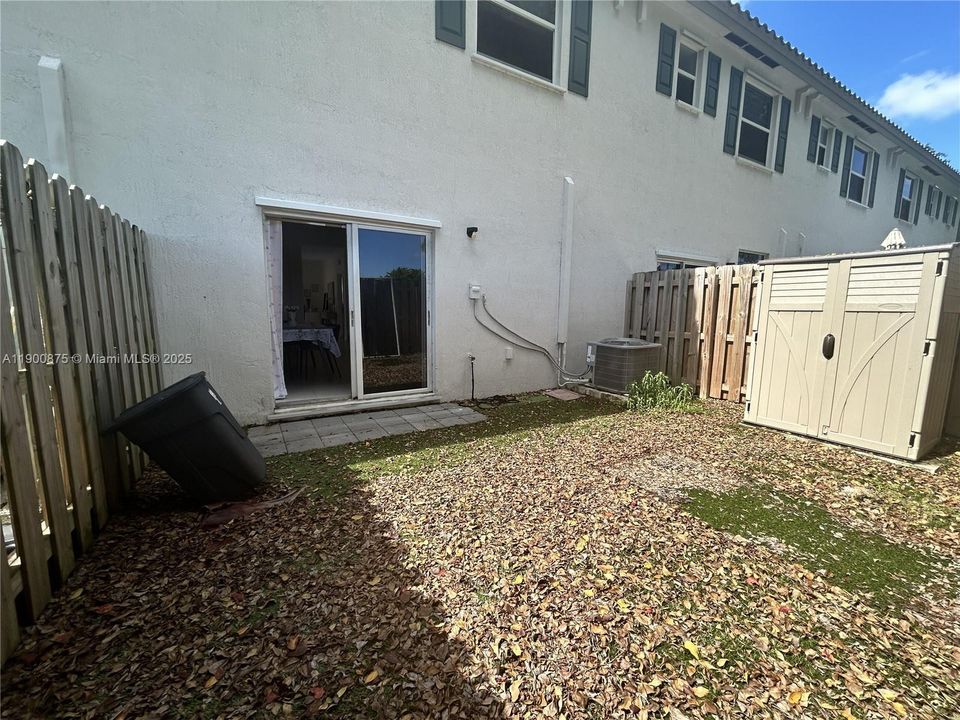 出租: $2,400 (4 贝兹, 2 浴室, 1612 平方英尺)