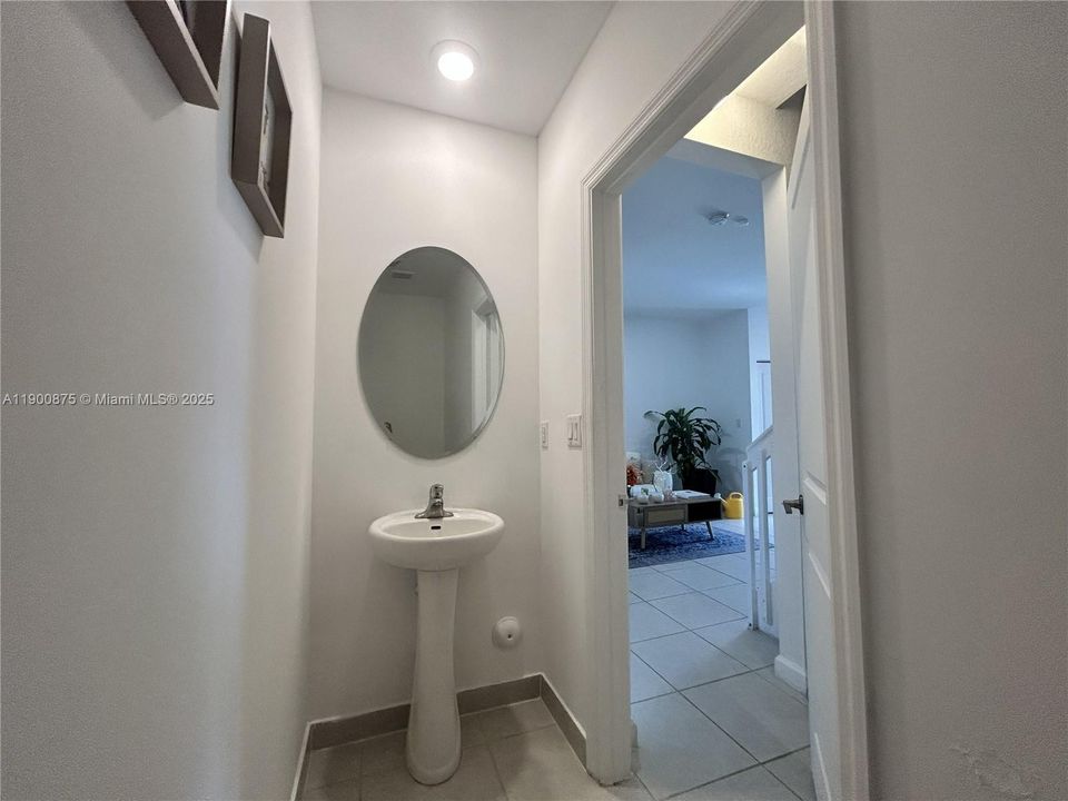 出租: $2,400 (4 贝兹, 2 浴室, 1612 平方英尺)