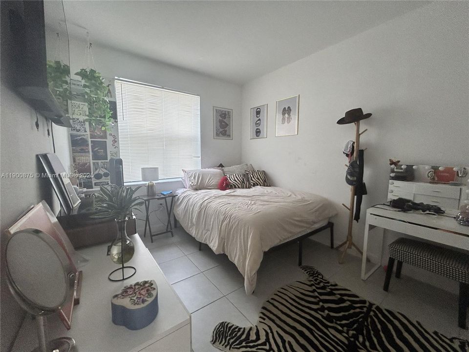 出租: $2,400 (4 贝兹, 2 浴室, 1612 平方英尺)