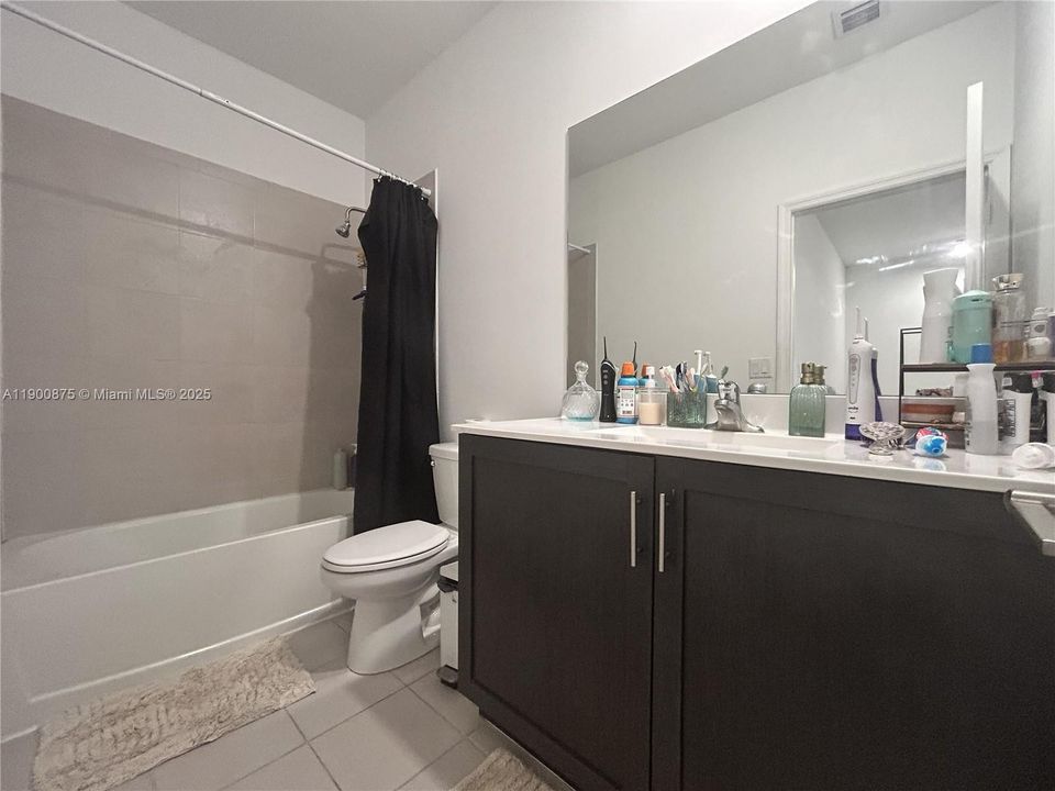 出租: $2,400 (4 贝兹, 2 浴室, 1612 平方英尺)