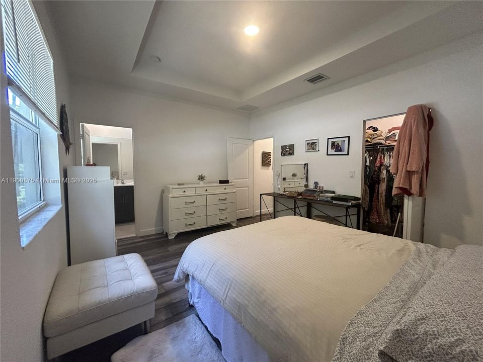 出租: $2,400 (4 贝兹, 2 浴室, 1612 平方英尺)