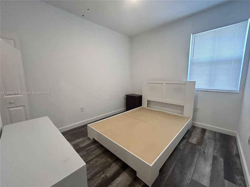 出租: $2,400 (4 贝兹, 2 浴室, 1612 平方英尺)