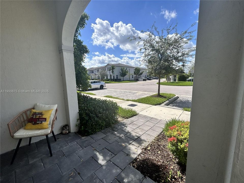 出租: $2,400 (4 贝兹, 2 浴室, 1612 平方英尺)