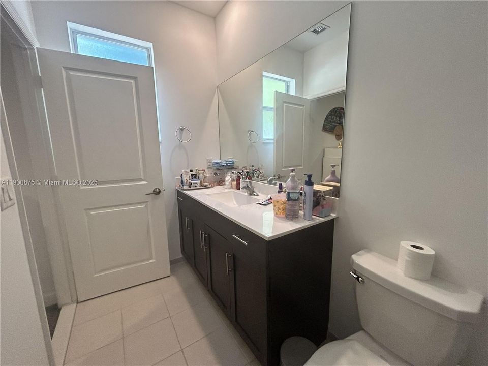 出租: $2,400 (4 贝兹, 2 浴室, 1612 平方英尺)