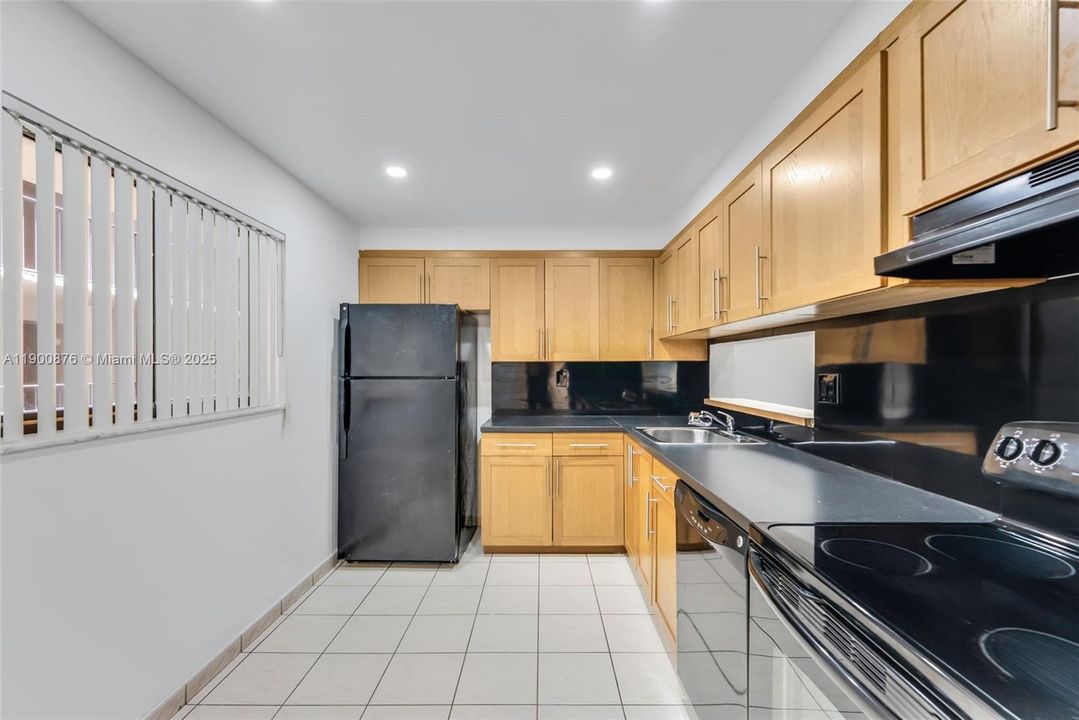 Recently Sold: $235,000 (2 beds, 2 baths, 965 Square Feet)