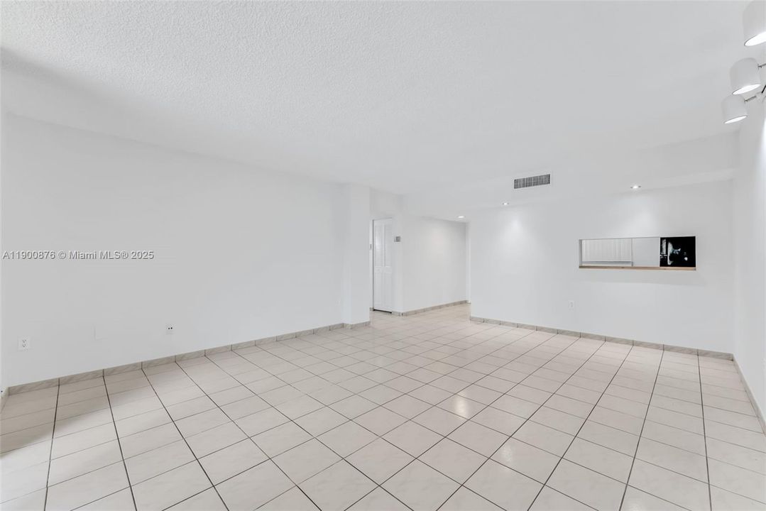 Recently Sold: $235,000 (2 beds, 2 baths, 965 Square Feet)