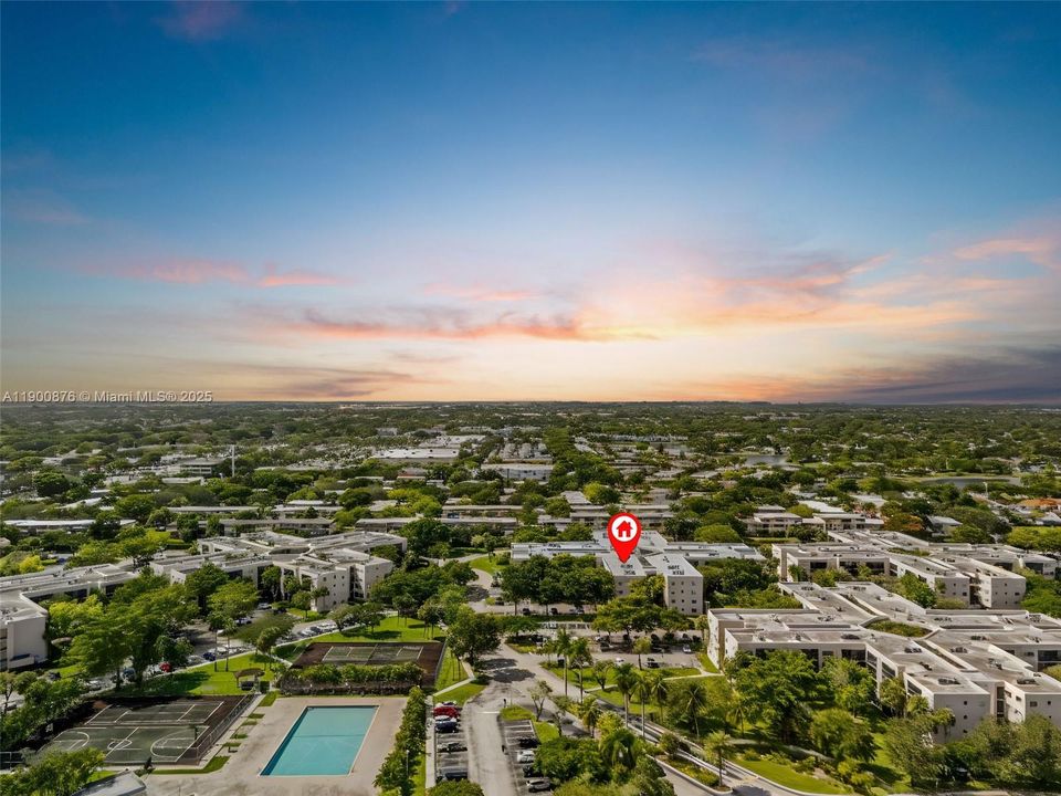 Recently Sold: $235,000 (2 beds, 2 baths, 965 Square Feet)