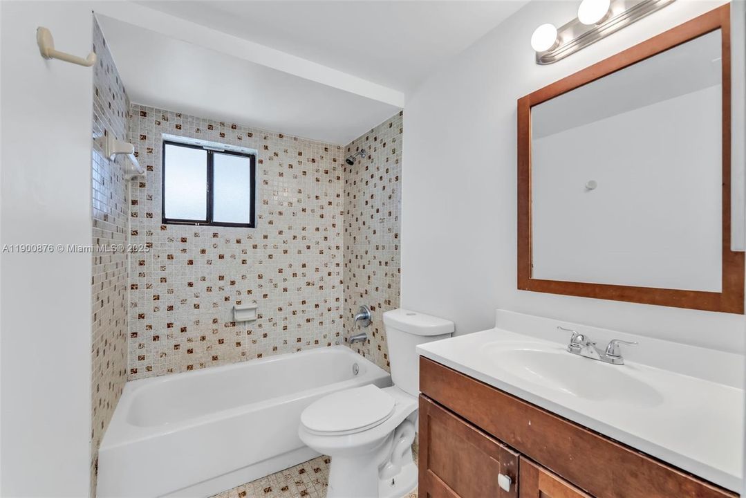 Recently Sold: $235,000 (2 beds, 2 baths, 965 Square Feet)