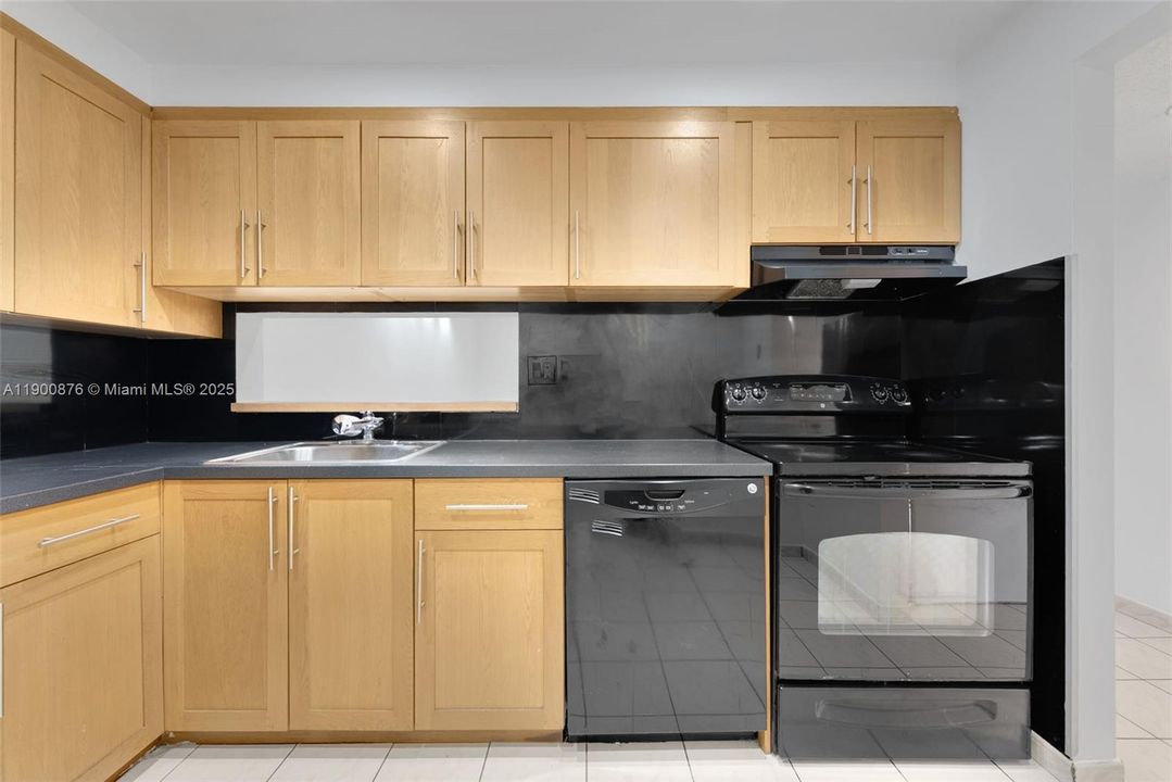 Recently Sold: $235,000 (2 beds, 2 baths, 965 Square Feet)