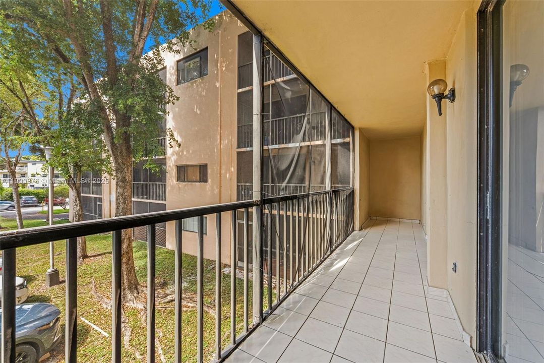 Recently Sold: $235,000 (2 beds, 2 baths, 965 Square Feet)