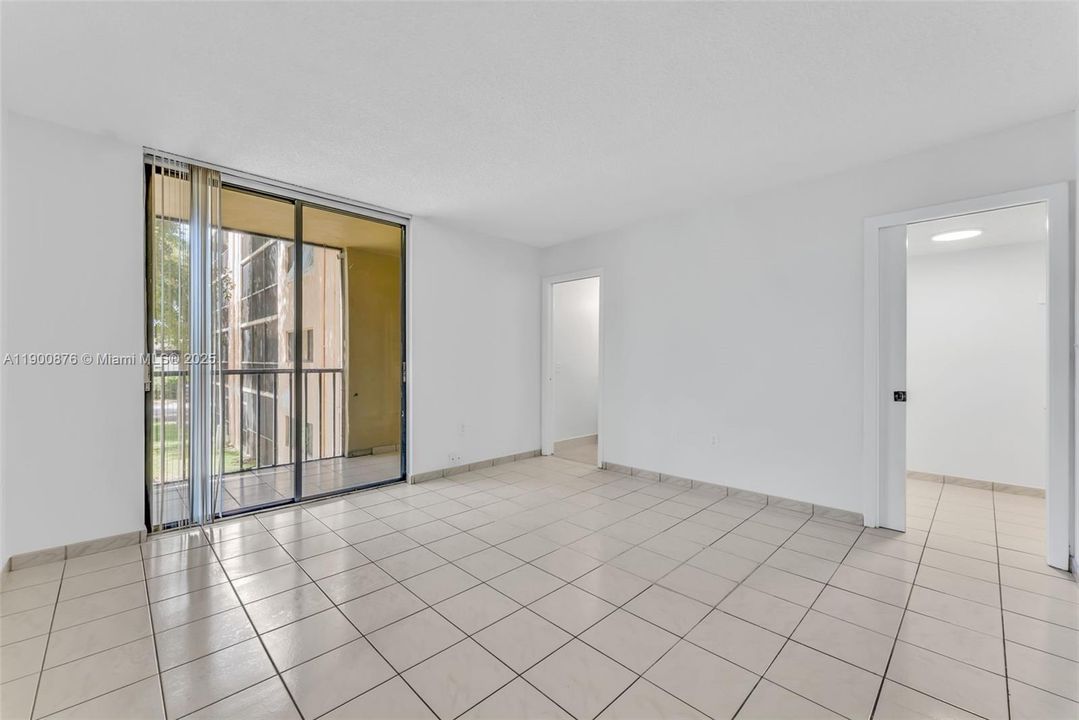 Recently Sold: $235,000 (2 beds, 2 baths, 965 Square Feet)