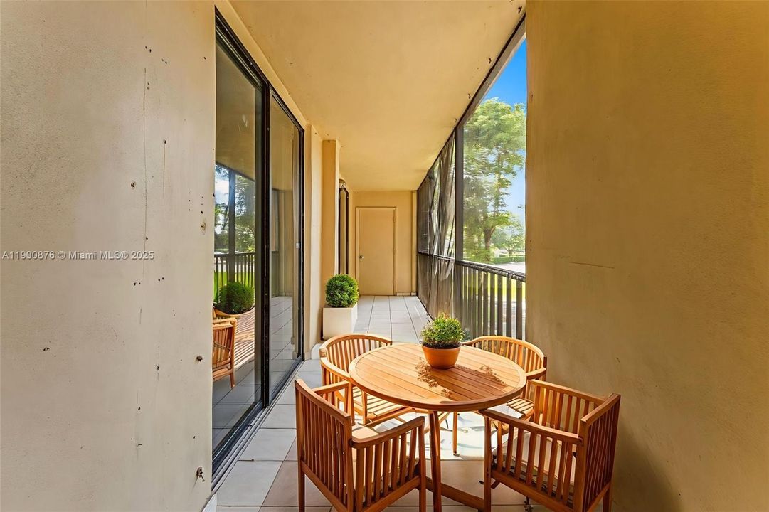 Recently Sold: $235,000 (2 beds, 2 baths, 965 Square Feet)