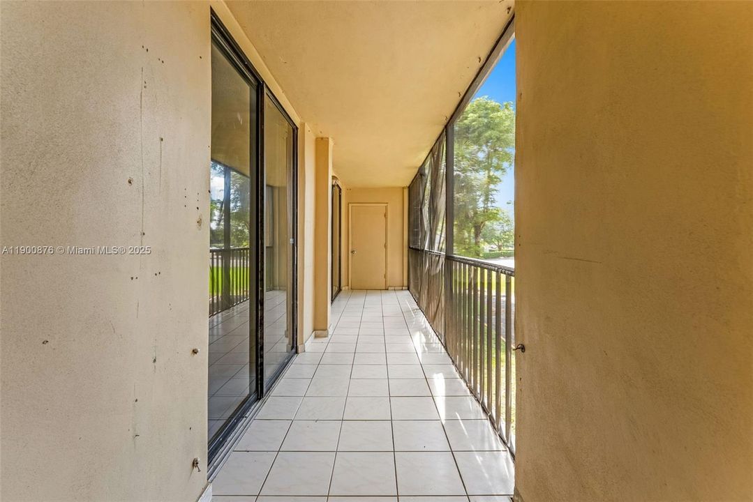 Recently Sold: $235,000 (2 beds, 2 baths, 965 Square Feet)