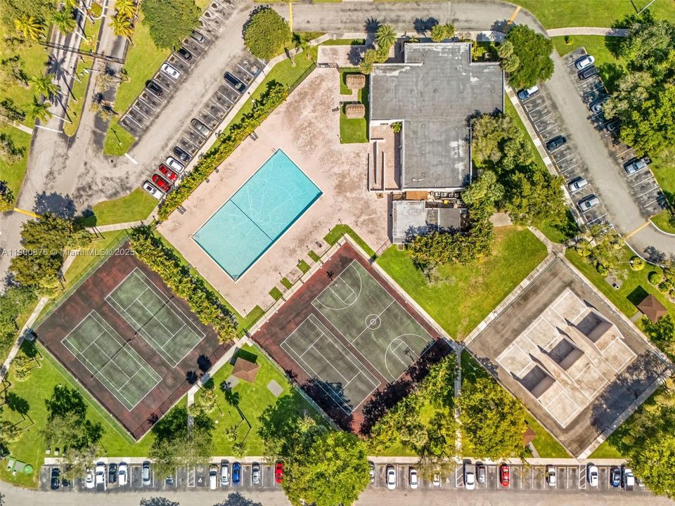 Recently Sold: $235,000 (2 beds, 2 baths, 965 Square Feet)