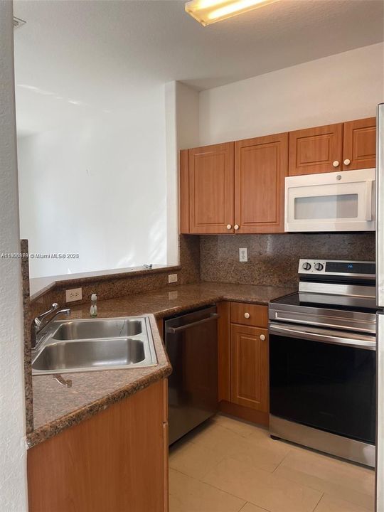 For Rent: $3,300 (3 beds, 2 baths, 1511 Square Feet)