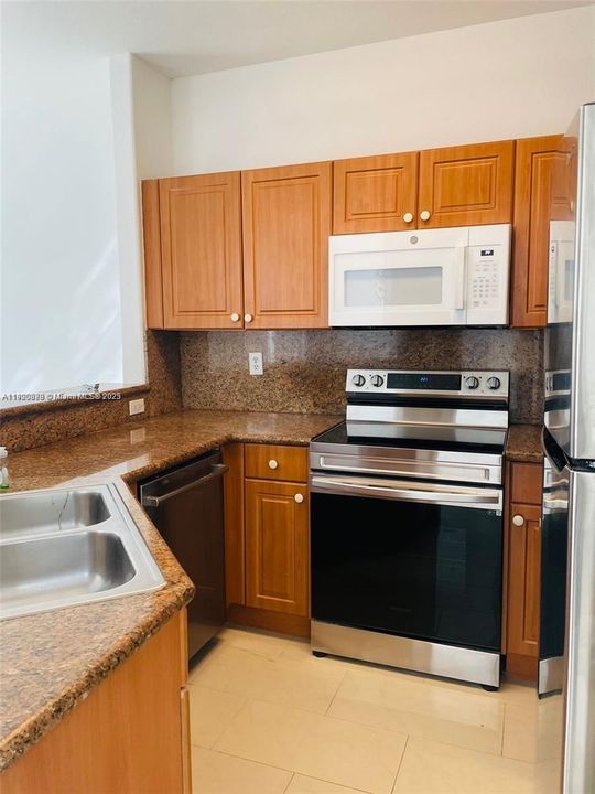 For Rent: $3,300 (3 beds, 2 baths, 1511 Square Feet)