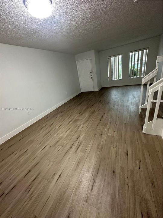 Recently Rented: $3,100 (3 beds, 2 baths, 1520 Square Feet)