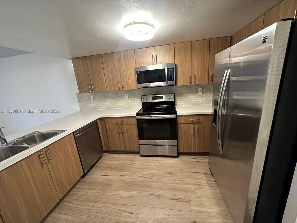 Recently Rented: $3,100 (3 beds, 2 baths, 1520 Square Feet)