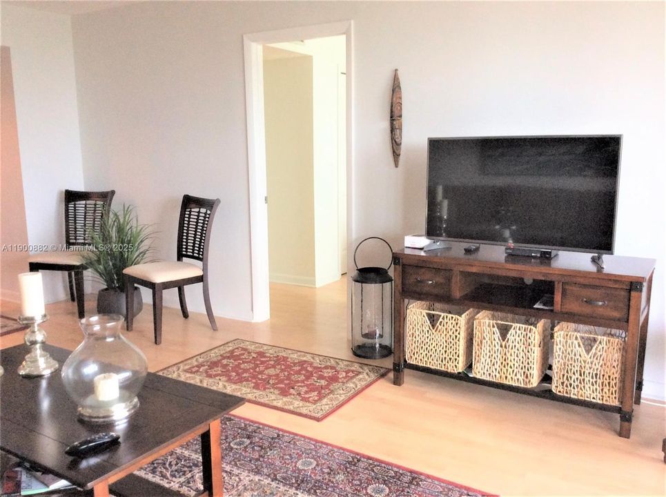 For Rent: $2,600 (2 beds, 2 baths, 1273 Square Feet)