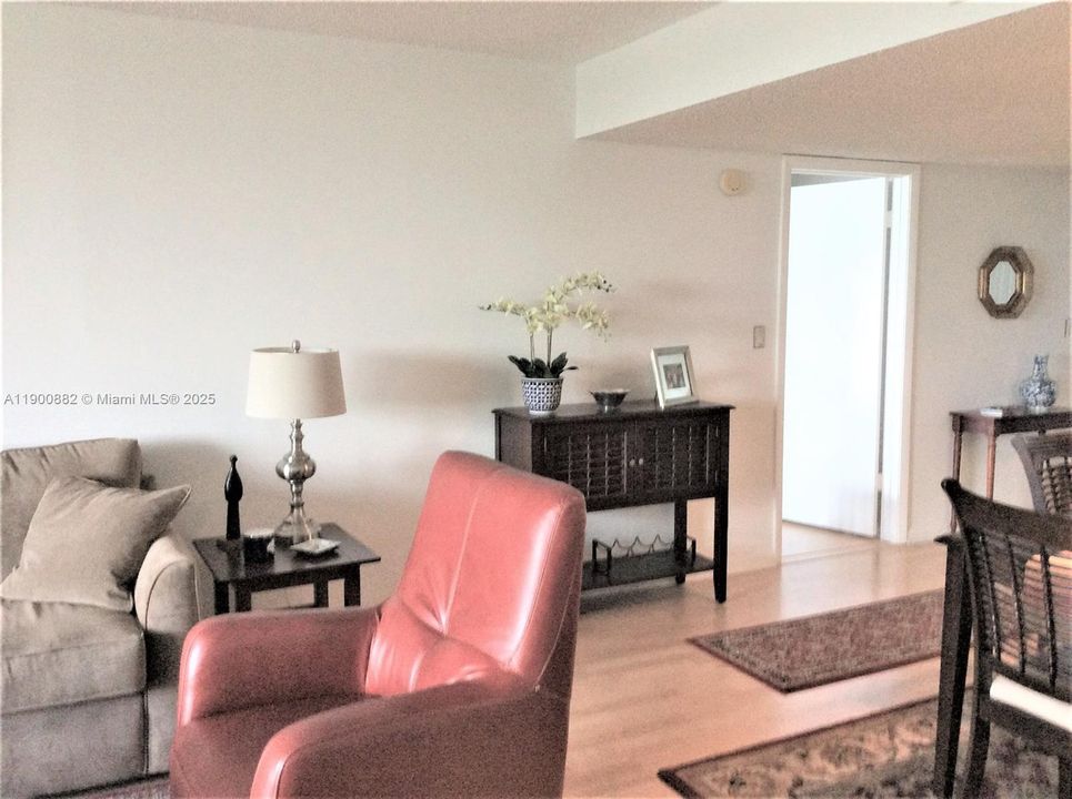 For Rent: $2,600 (2 beds, 2 baths, 1273 Square Feet)