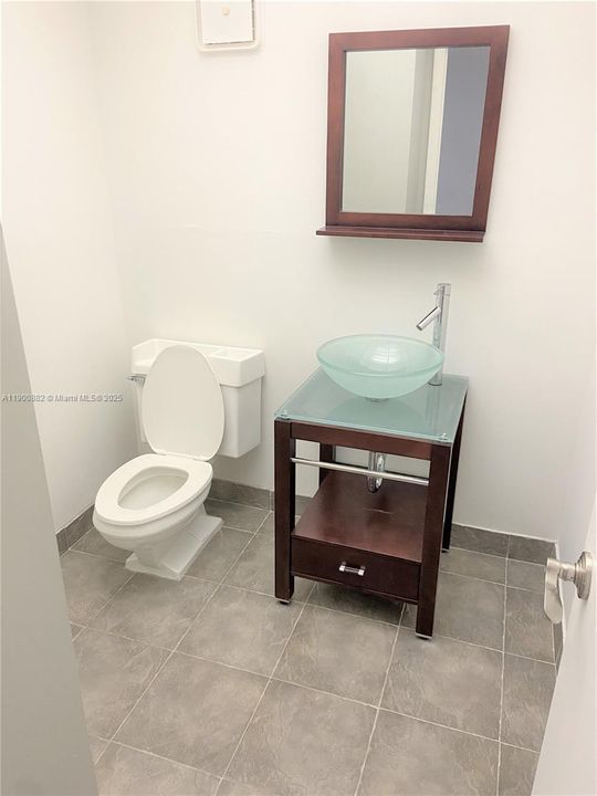 For Rent: $2,600 (2 beds, 2 baths, 1273 Square Feet)