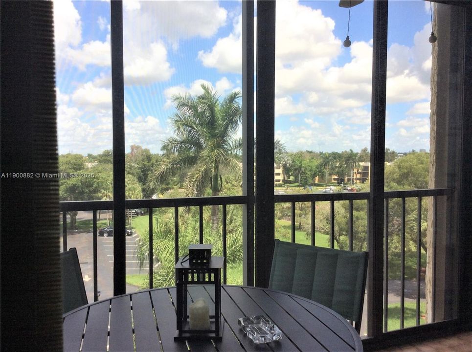 For Rent: $2,600 (2 beds, 2 baths, 1273 Square Feet)