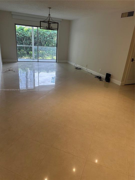 For Rent: $2,200 (2 beds, 2 baths, 1178 Square Feet)