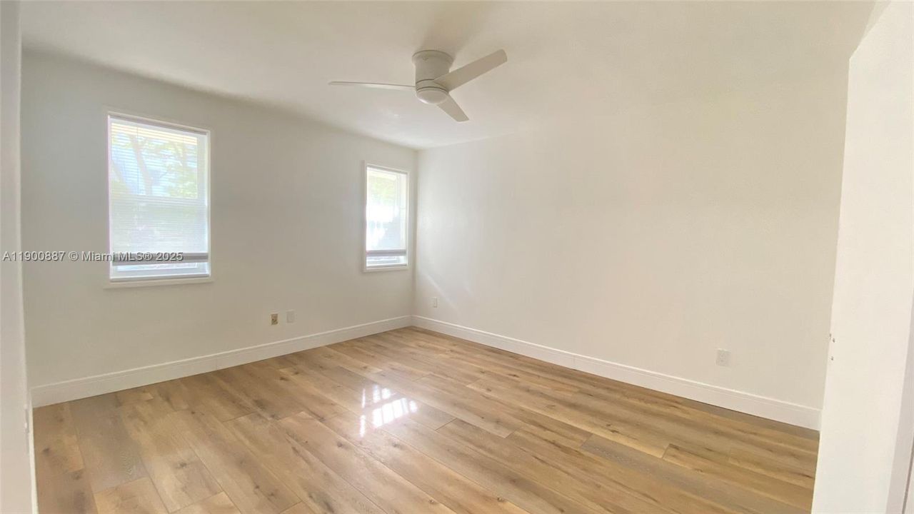 For Sale: $550,000 (1 beds, 1 baths, 608 Square Feet)
