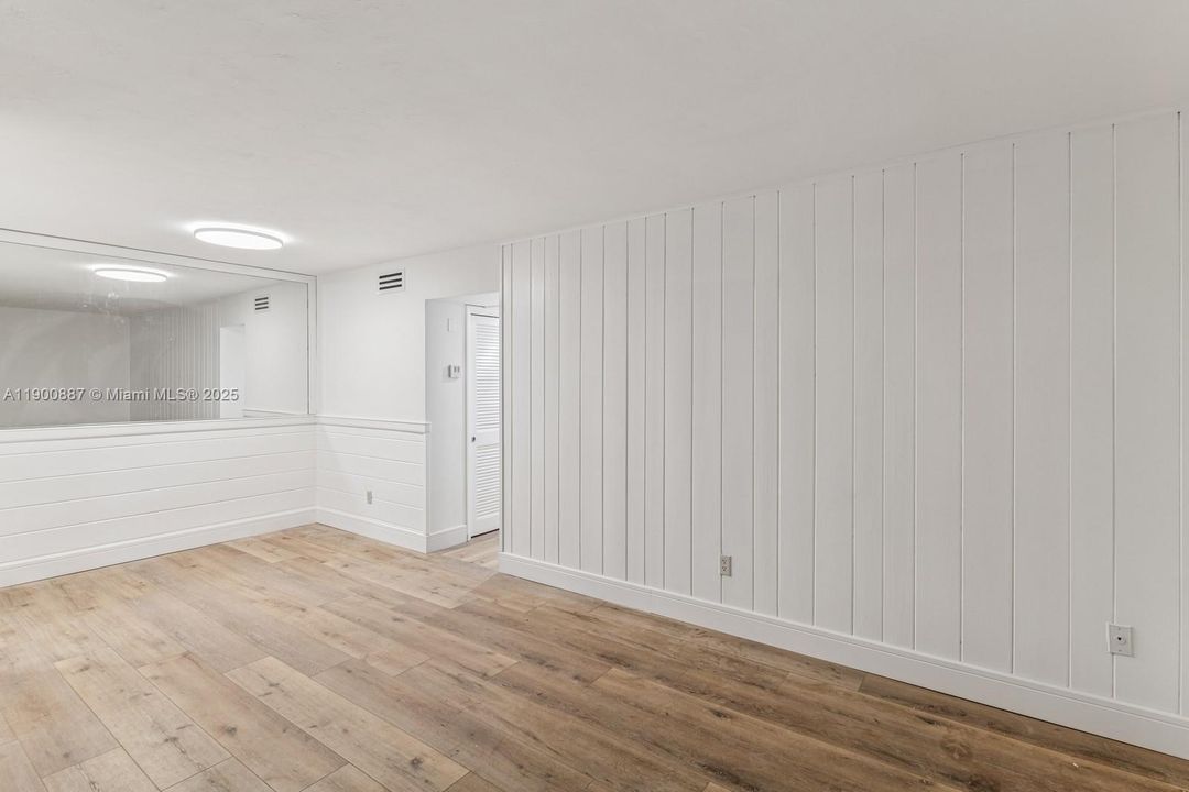 For Sale: $550,000 (1 beds, 1 baths, 608 Square Feet)