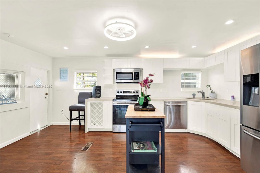 待售: $940,000 (3 贝兹, 3 浴室, 1649 平方英尺)