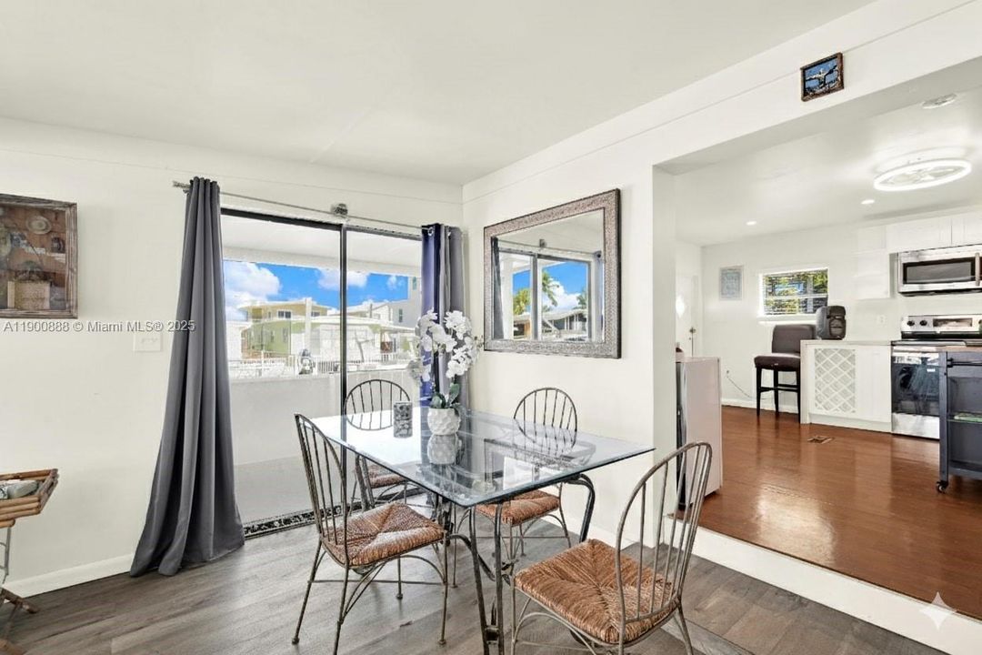 待售: $940,000 (3 贝兹, 3 浴室, 1649 平方英尺)