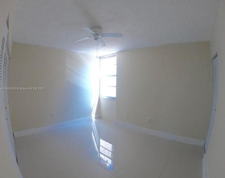 For Sale: $205,000 (2 beds, 1 baths, 760 Square Feet)