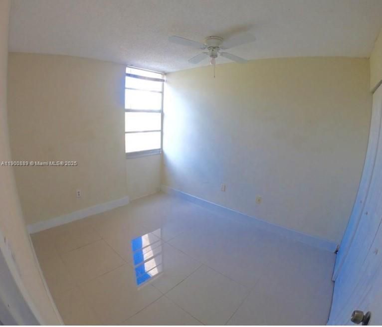 For Sale: $205,000 (2 beds, 1 baths, 760 Square Feet)