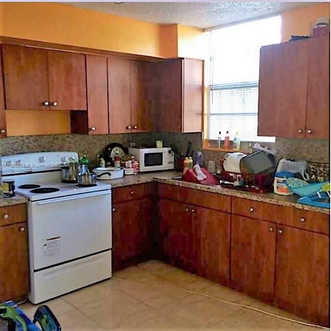 For Sale: $205,000 (2 beds, 1 baths, 760 Square Feet)