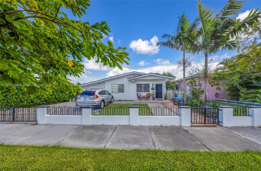 For Sale: $620,000 (3 beds, 1 baths, 1204 Square Feet)