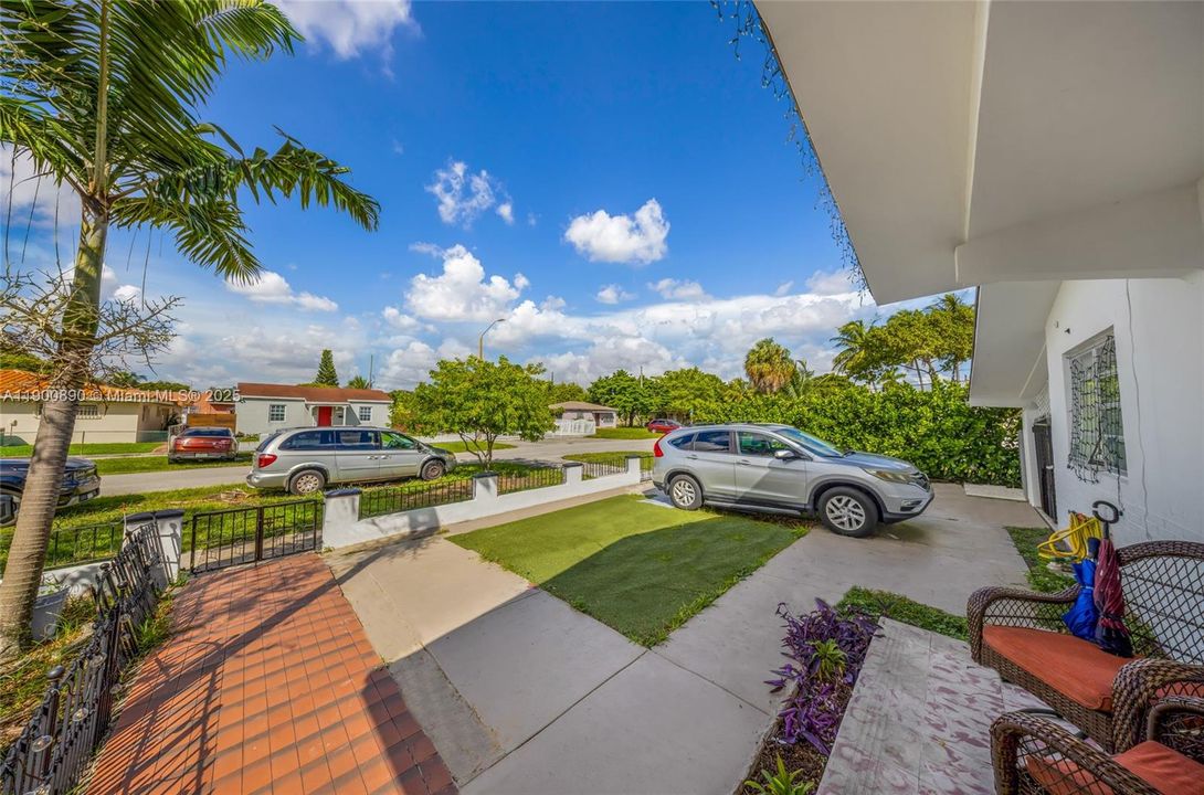 For Sale: $620,000 (3 beds, 1 baths, 1204 Square Feet)