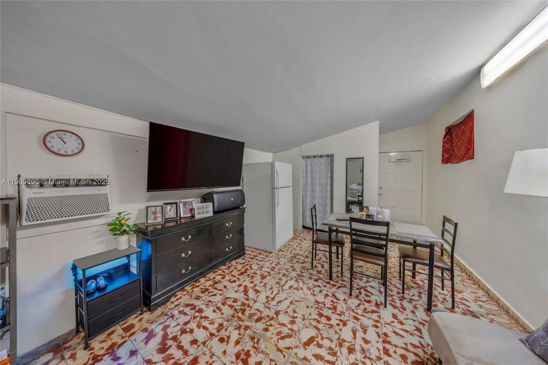 For Sale: $620,000 (3 beds, 1 baths, 1204 Square Feet)